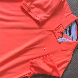 Salmon colored Tommy Hilfiger pollo